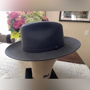 Goorin Bros. “Night Hawk” fedora hat - Size Medium - For Men or Women